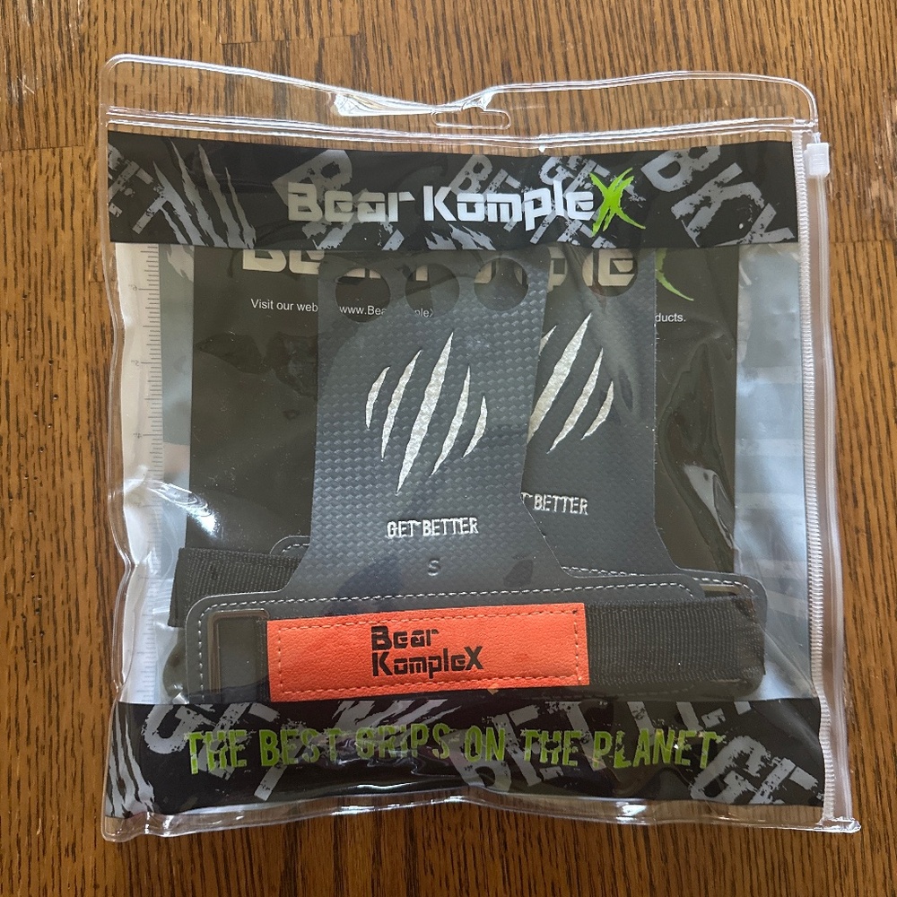 BRAND NEW Bear KompleX 3 Hole Carbon Hand Grips for Crossfit Workouts